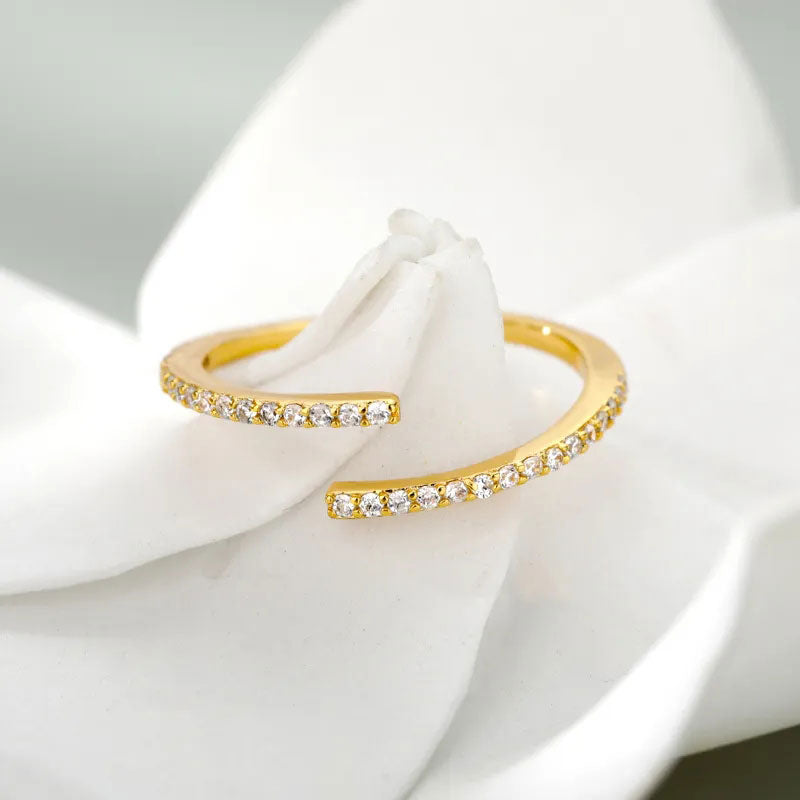 Clara | Classic Zirconia Ring 18K Gold