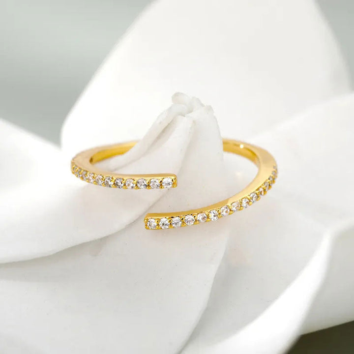 Clara | Classic Zirconia Ring 18K Gold