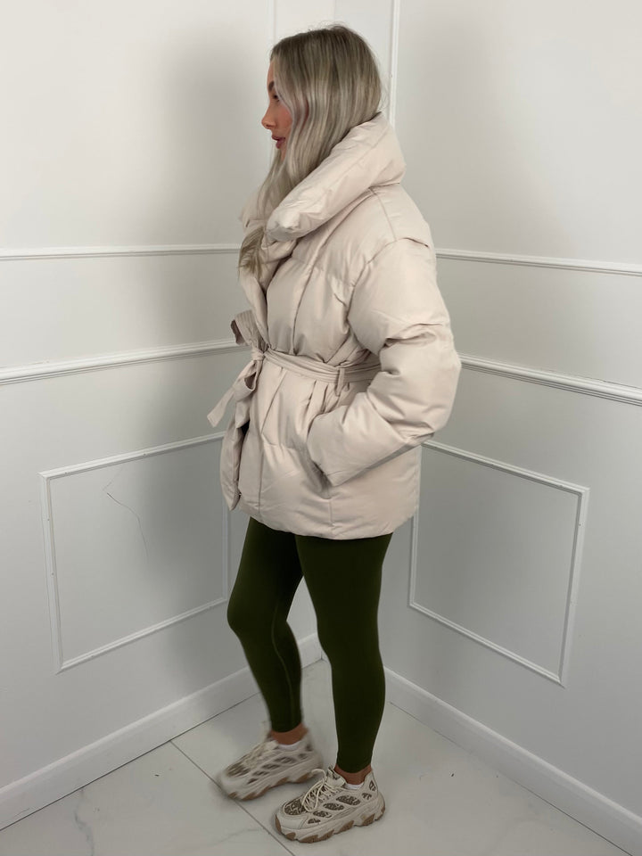 CALISTA™ | Puffer Coat with Short Belt